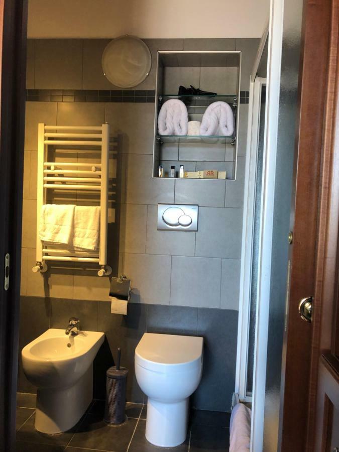 Bb Il Re Alla Reginella Guest House روما المظهر الخارجي الصورة